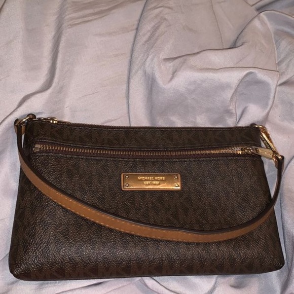 Michael kors wristlet